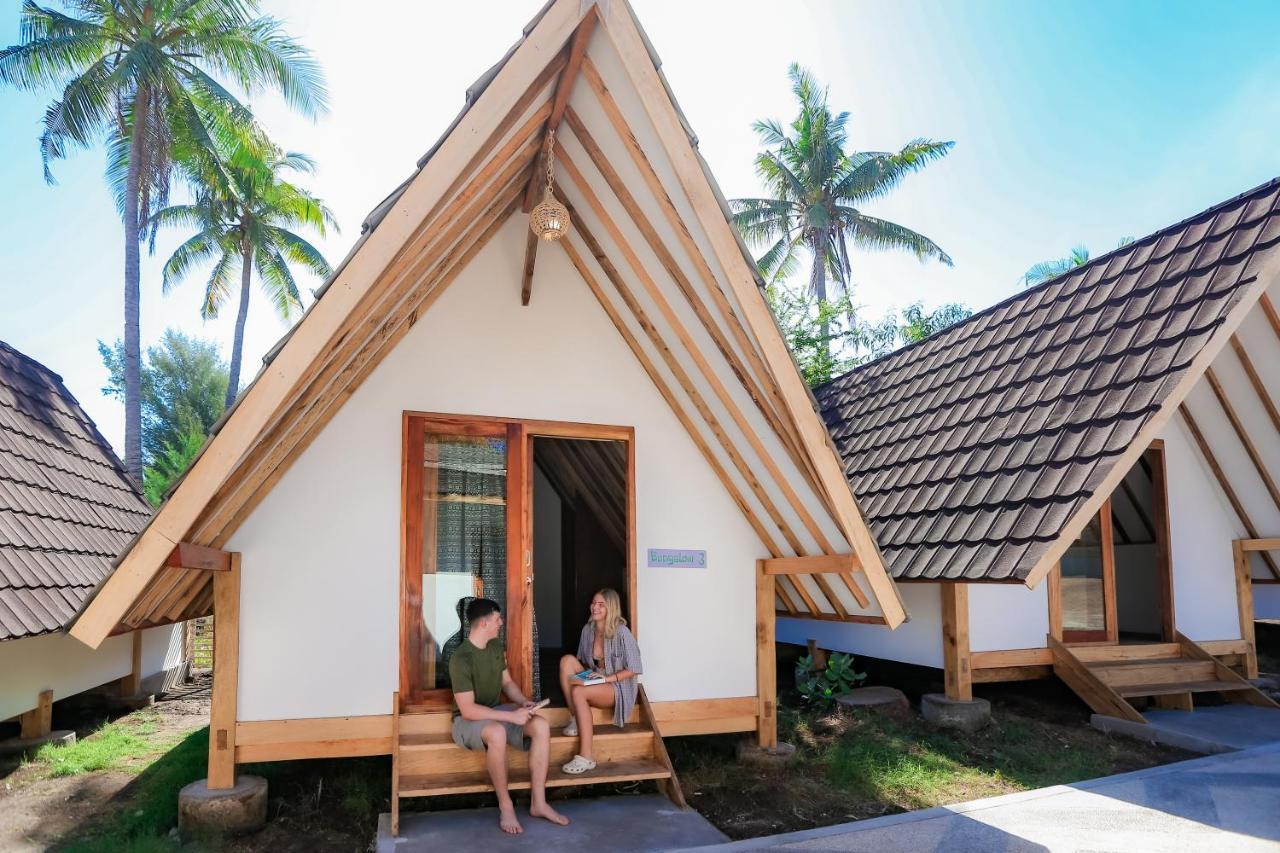 Mad Monkey Gili Trawangan Hostel Kültér fotó A bungalow at the resort