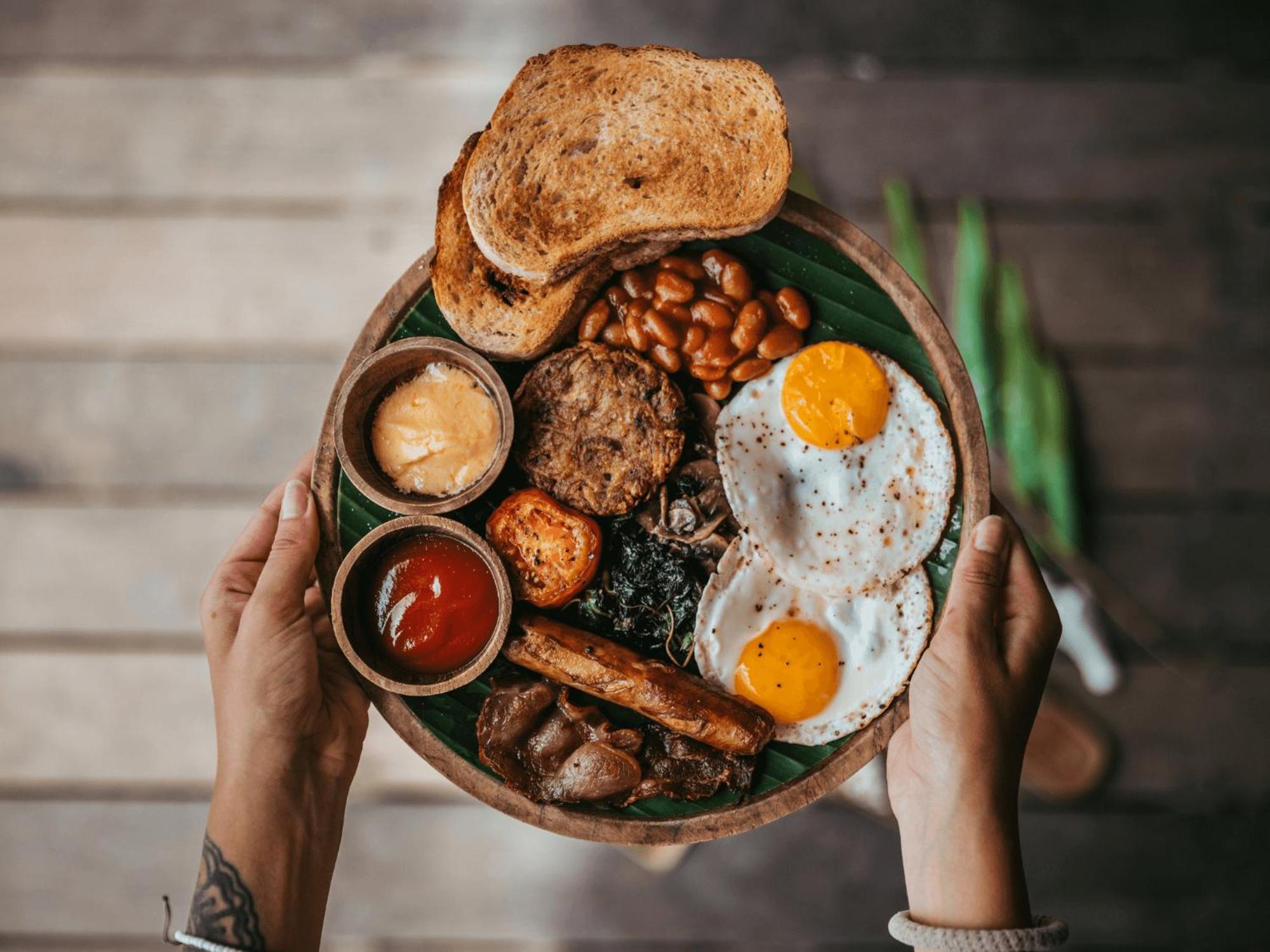 Mad Monkey Gili Trawangan Hostel Kültér fotó A plate of Nasi Lemak