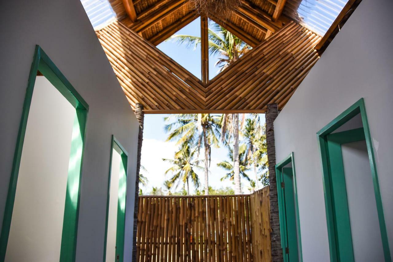 Mad Monkey Gili Trawangan Hostel Kültér fotó Interior of the school