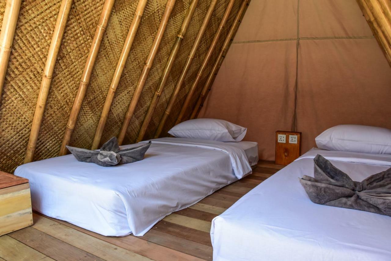 Mad Monkey Gili Trawangan Hostel Kültér fotó Interior of a bamboo house