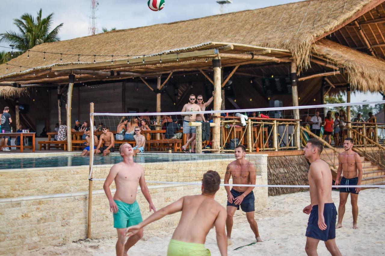 Mad Monkey Gili Trawangan Hostel Kültér fotó Beach volleyball in Croatia